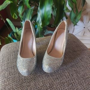 Silver Sequence 3" Heels size 6.5